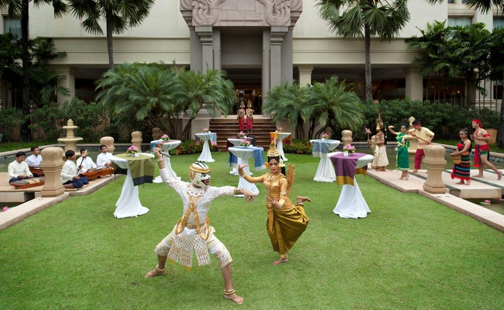 Intercontinental Phnom Penh Hotel Exterior photo